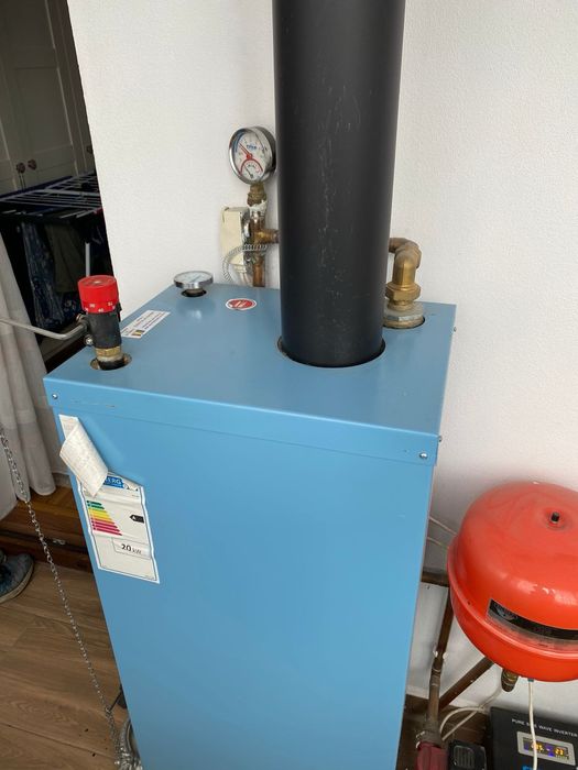 DE VÂNZARE – Cazan pe combustibil solid Celsius C Maxi 20kW