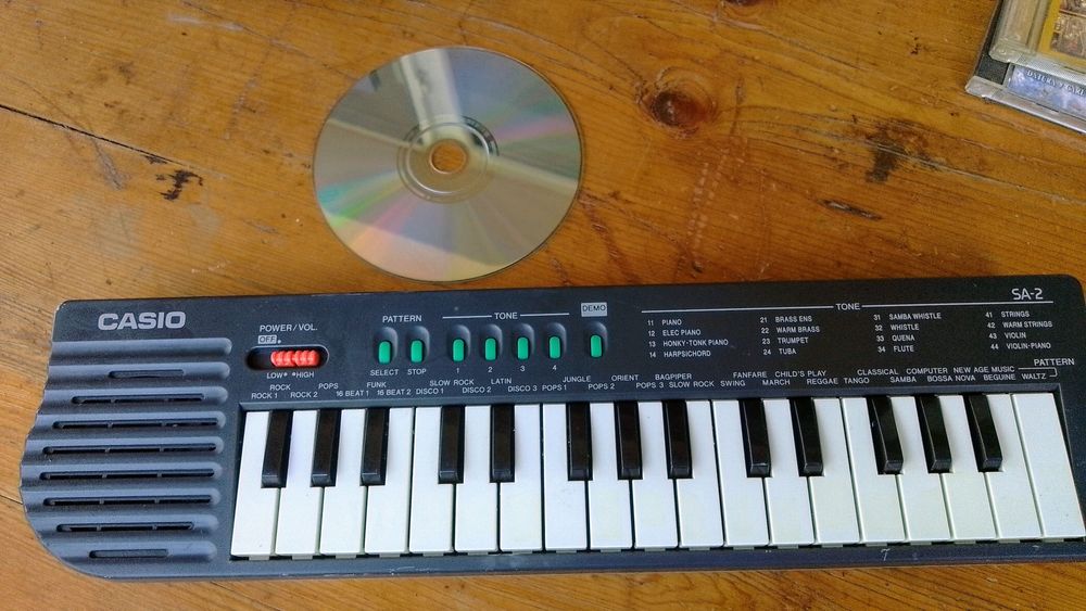 Orgă mini CASIO portabilă - Colecție Vintage