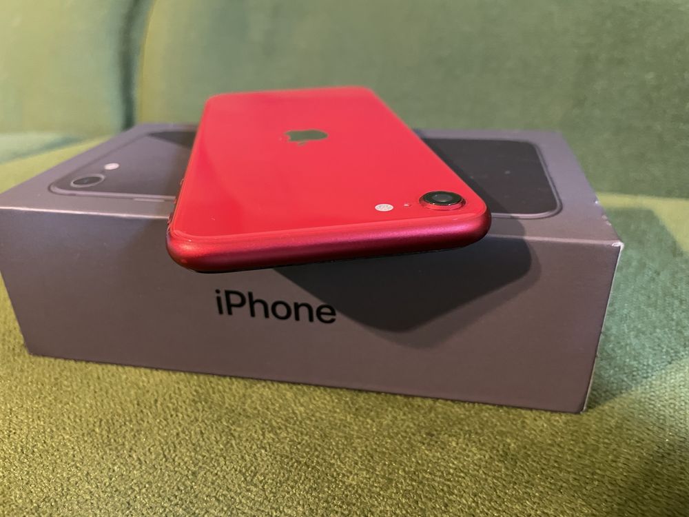 Iphone SE 2020 64 gb перфектен