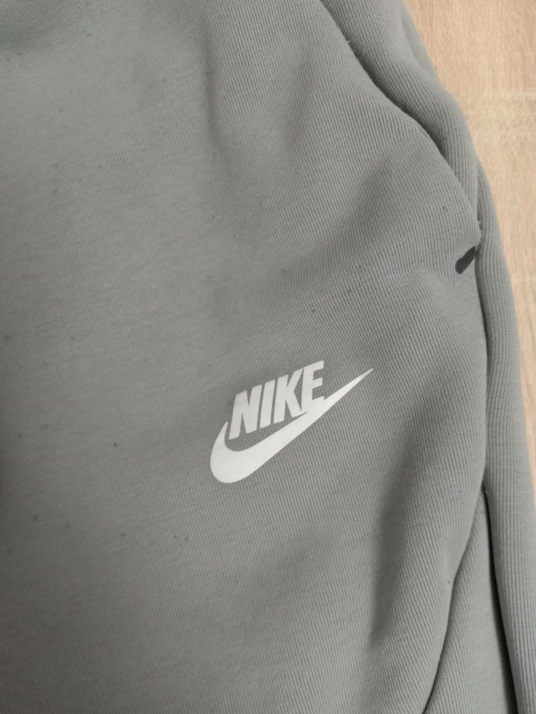 Pantaloni Nike tech fleece