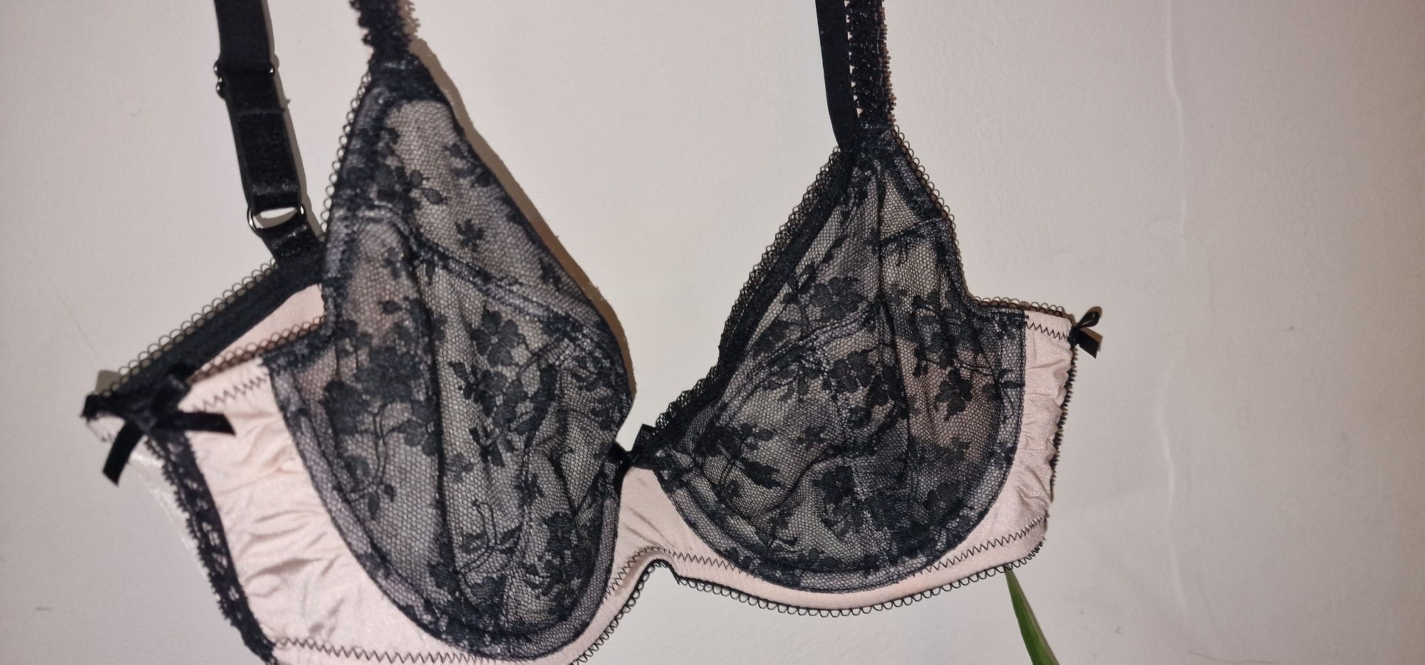 Sutien din dantelă cu satin
