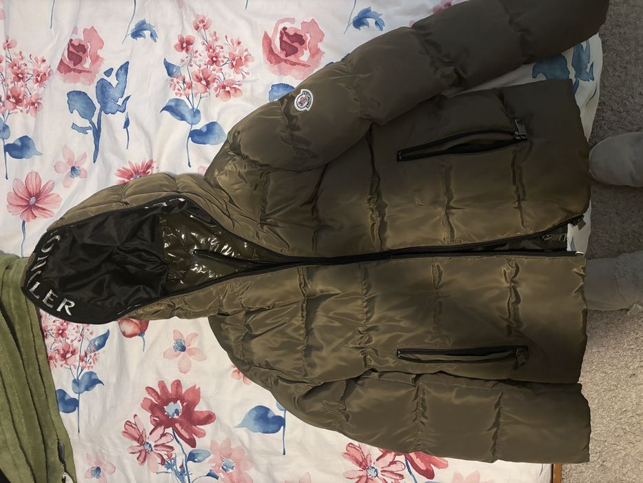 Яке moncler за 7г.