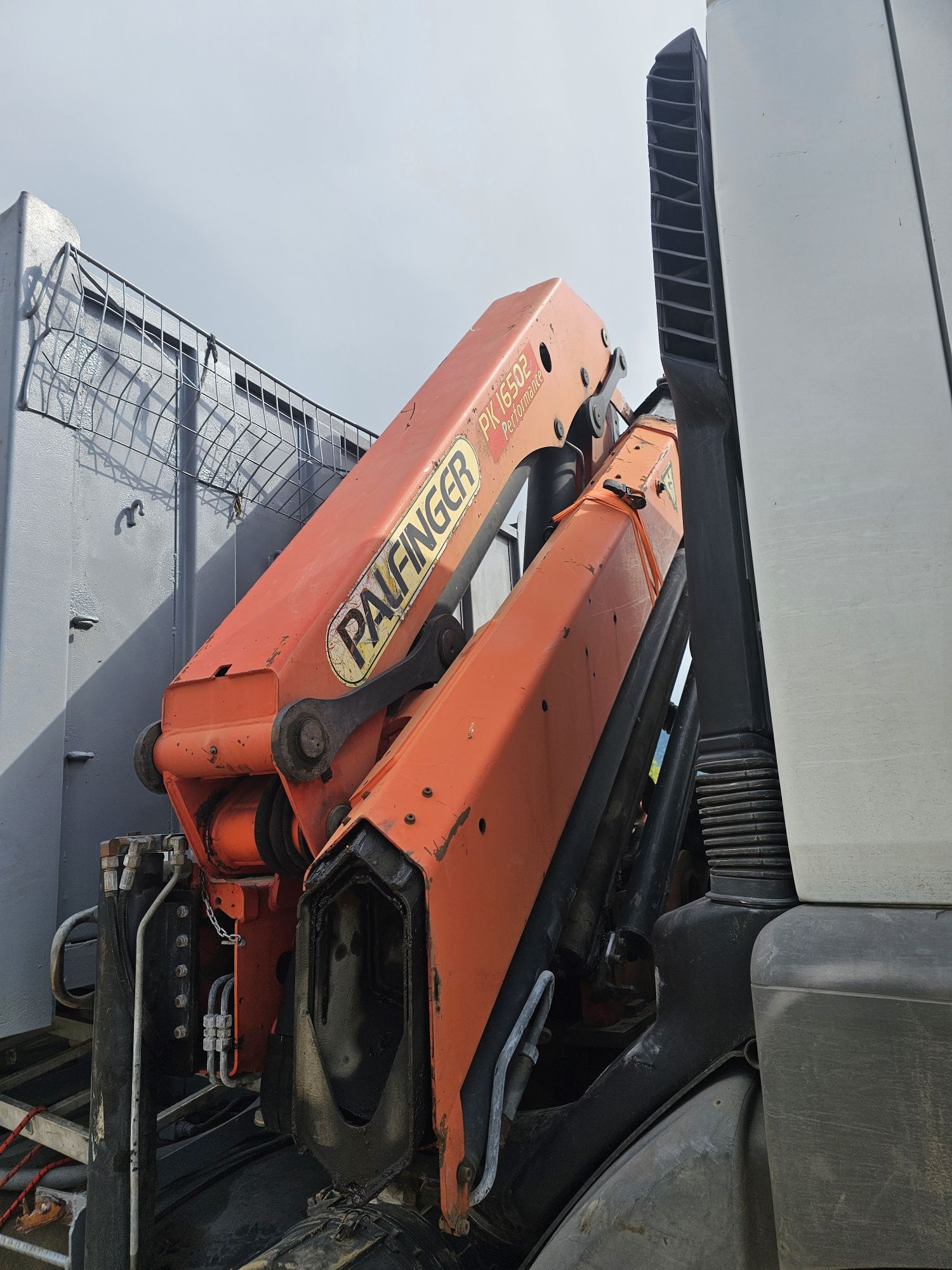 Renault 19t macara Palfinger Pk16502 17m