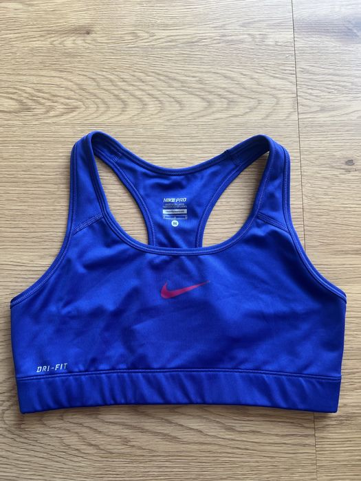 Спортно бюстие “Nike”