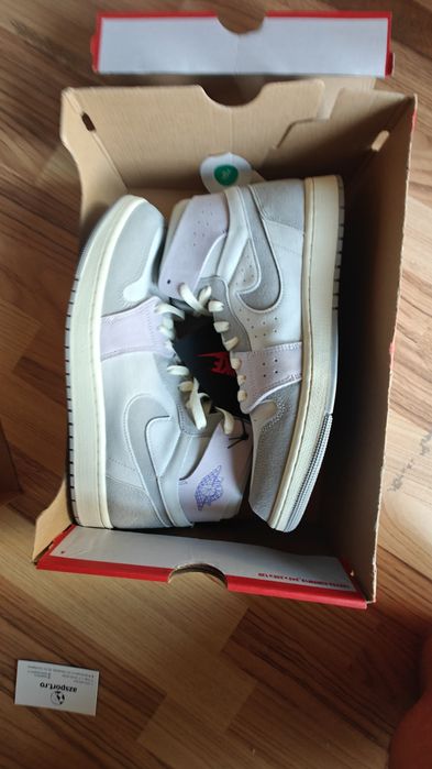 Vand Jordan 1 , Nike Dunk noi