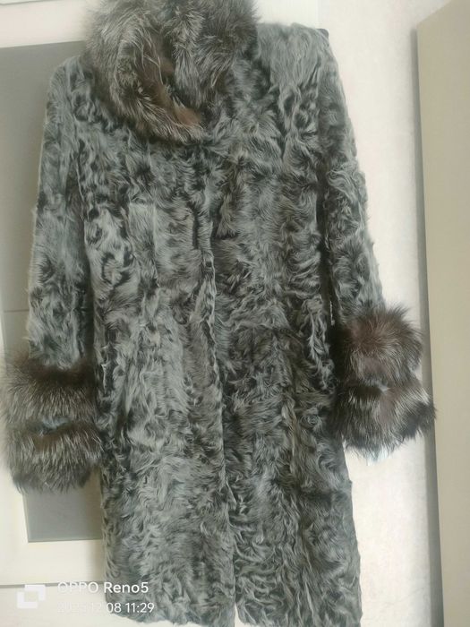 Шуба. Рукава и ворот из чернобурки.