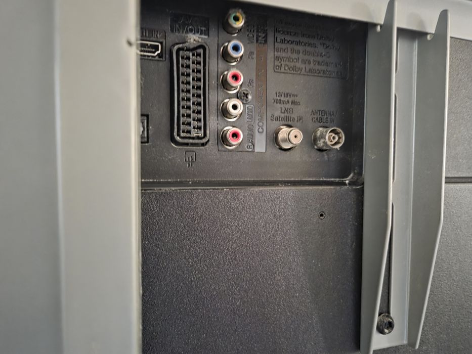 Тлевизор модел LG42LB561V 24инча 106см и черна маса от закалено стъкло