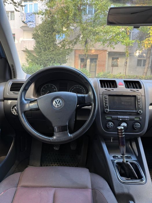VW Golf 5 1.6 benzina