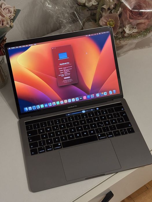 Macbook Pro 13” Touchbar i7 , 16GB RAM , 512GB SSD