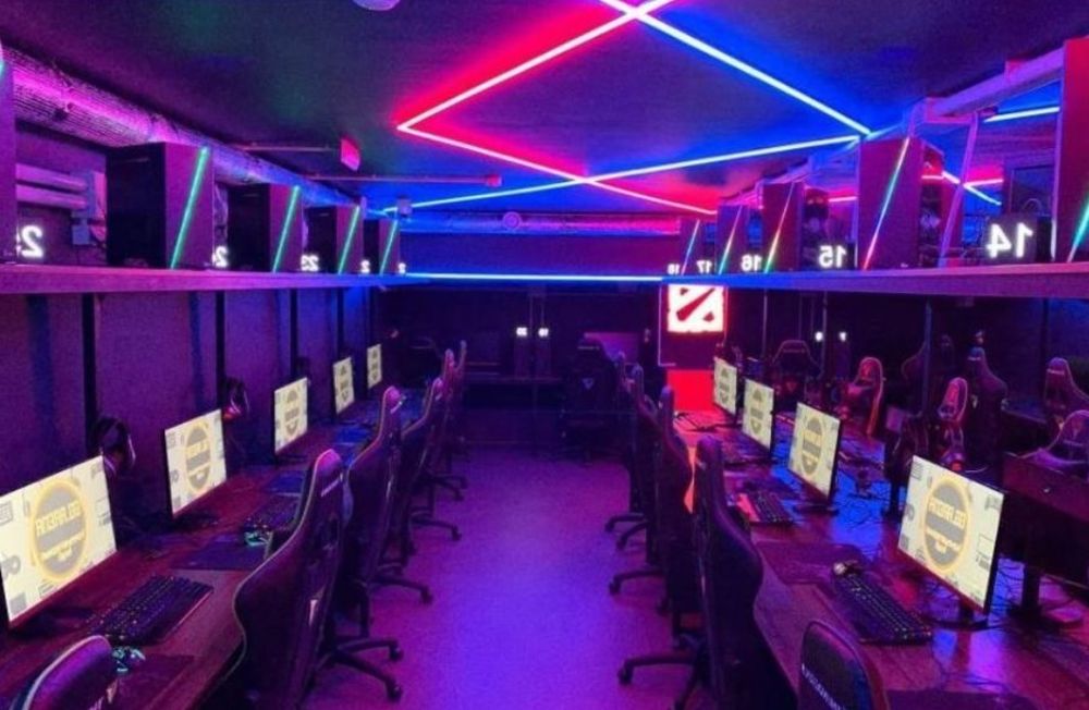 Продаю компьютери связи с закрытием клуба