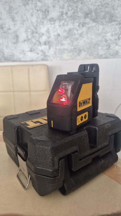 Линеен лазерен нивелир DeWALT DW087