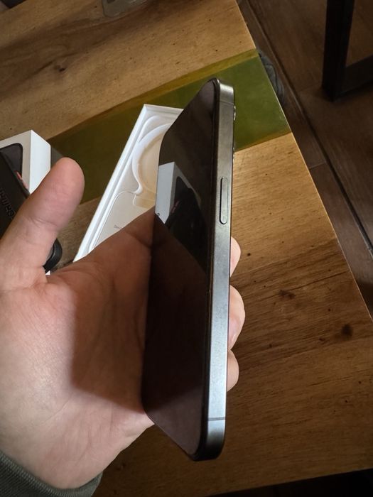 Продавач iphone 15 Pro