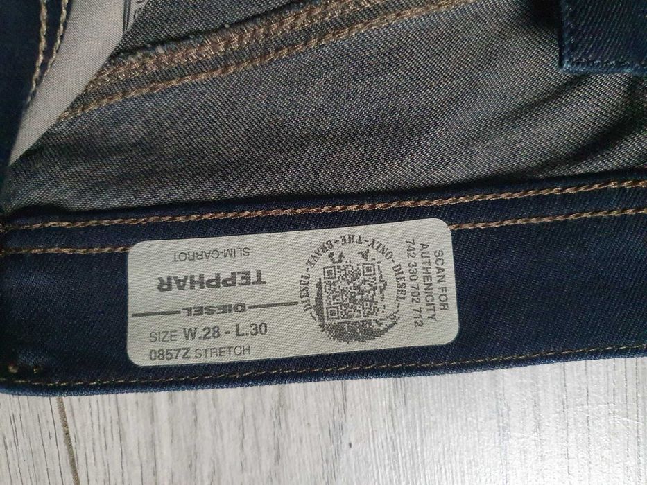 Blugi barbati DIESEL "Tepphar" Slim-Carrot - Marimea W28 L30