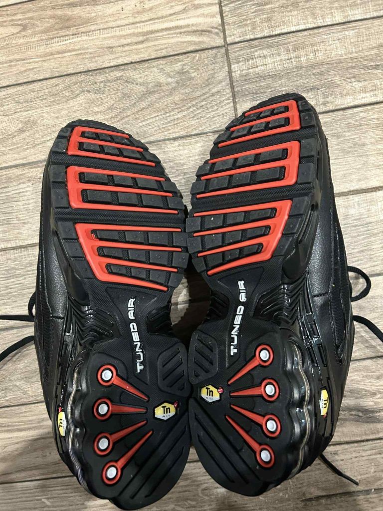 Продавам Nike air max plus 3 black