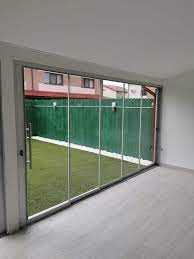 Sistem inchidere din sticla glisant sau pliabil pentru terase