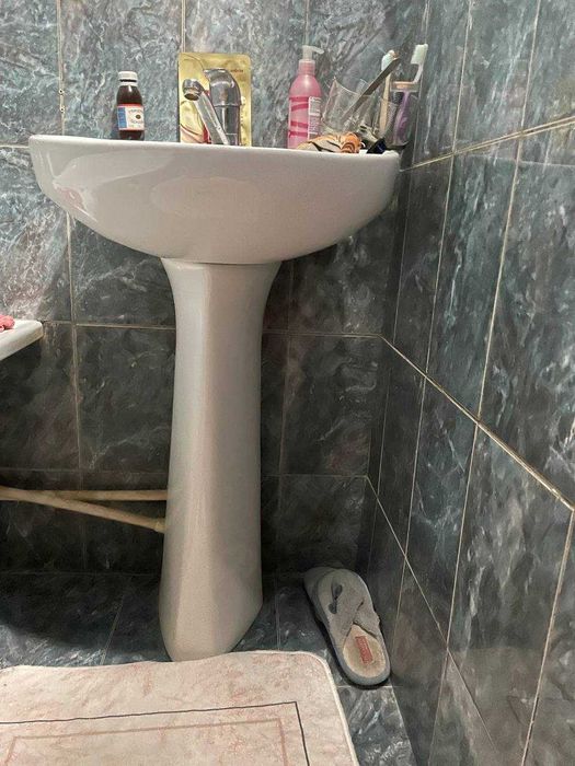 Продам раковину с пьедесталом