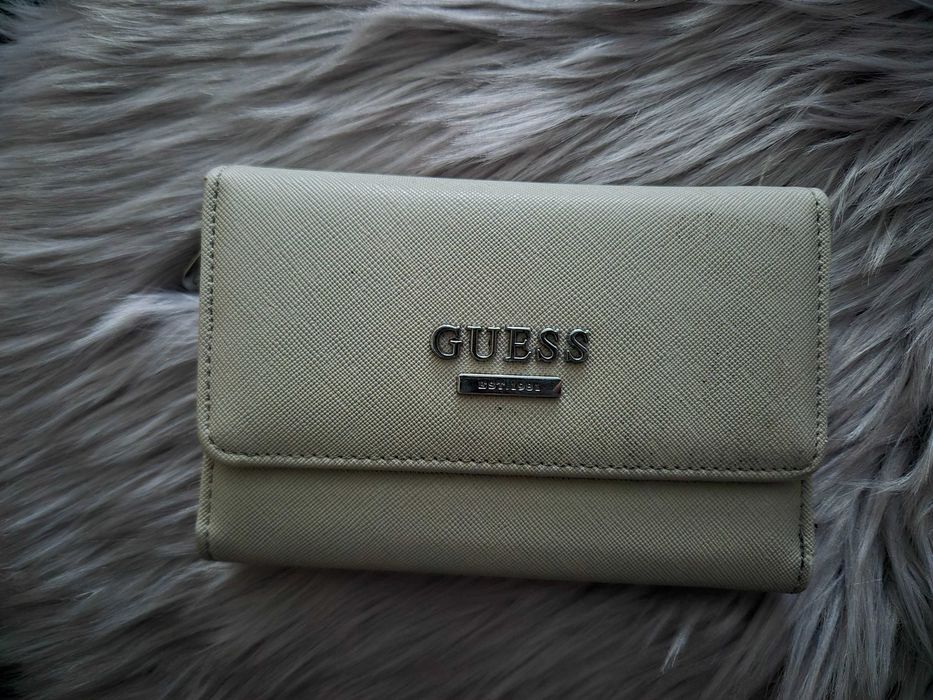 Дамско портмоне Guess