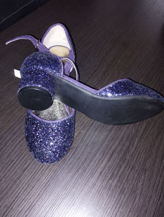 Официални обувки за момиче с ток на марката Monsoon