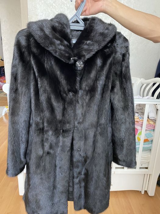 Продам шубу с капюшонам,  трапеция. Состояние хорошее. Размер 44-46