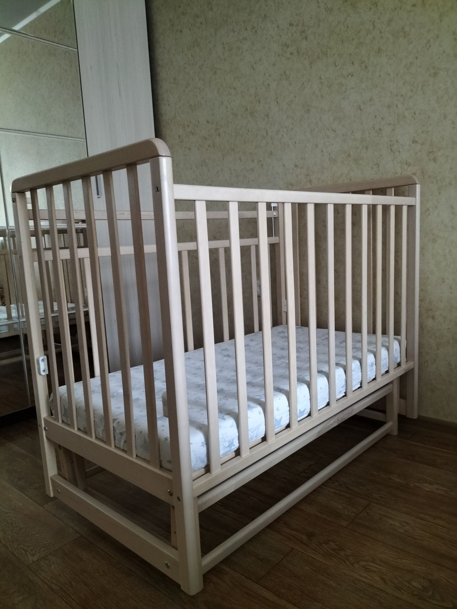 Срочно Продам детскую кровать Polini с новым матрасом