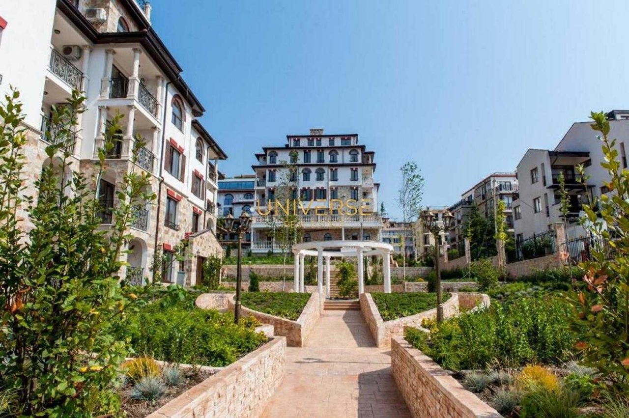 Продава се Тристаен апартамент в Свети Влас - 82 кв.м за 1586 €/кв.м - Снимка #16
