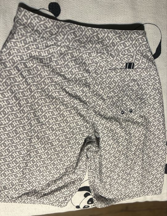 Плувни гащи DC shoes, неразличими от нови. Не са ползвани никога.