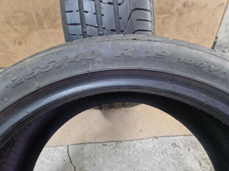 2 Pirelli R19 255/40 Anvelope de vară DOT1318