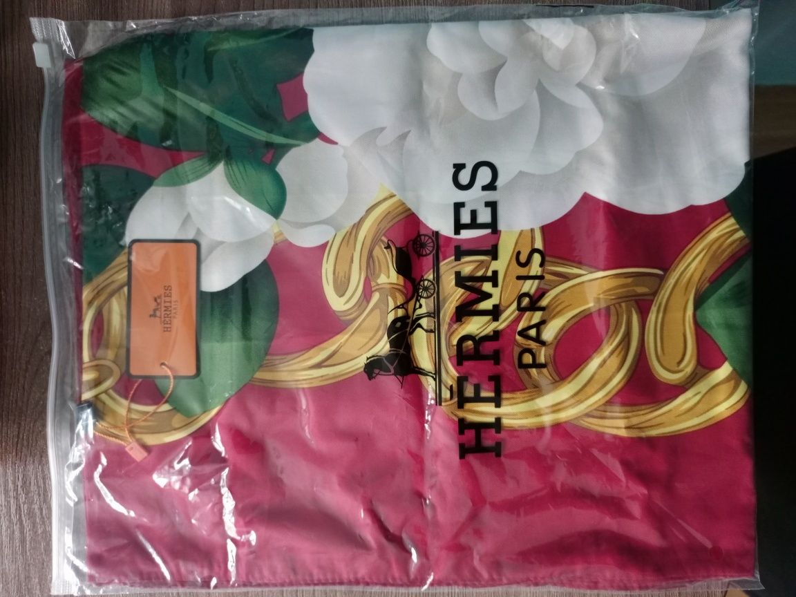 Платок Hermes в подарочной упаковке