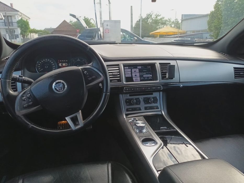 Jaguar XF R 3.0 2012