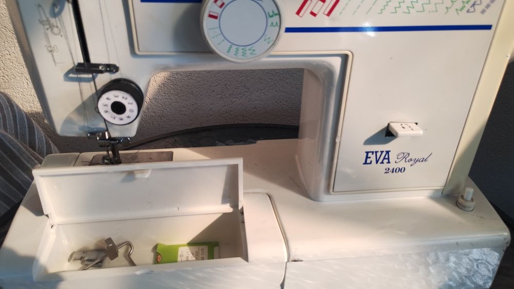 Отлично работеща шевна машина  .