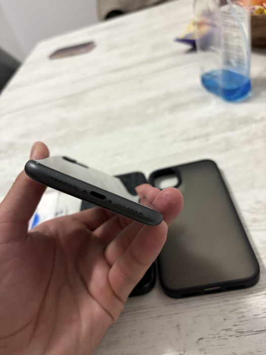 Vand iphone 11! Pret negociabil!