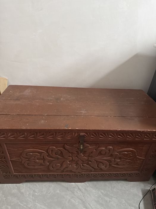 Сундук с советских времен, очень крепкий и качественный