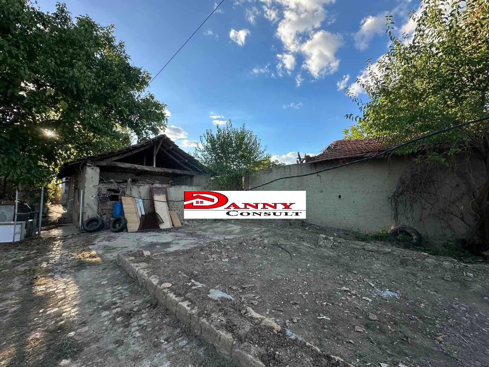 Къща на две нива в с. Поликраище