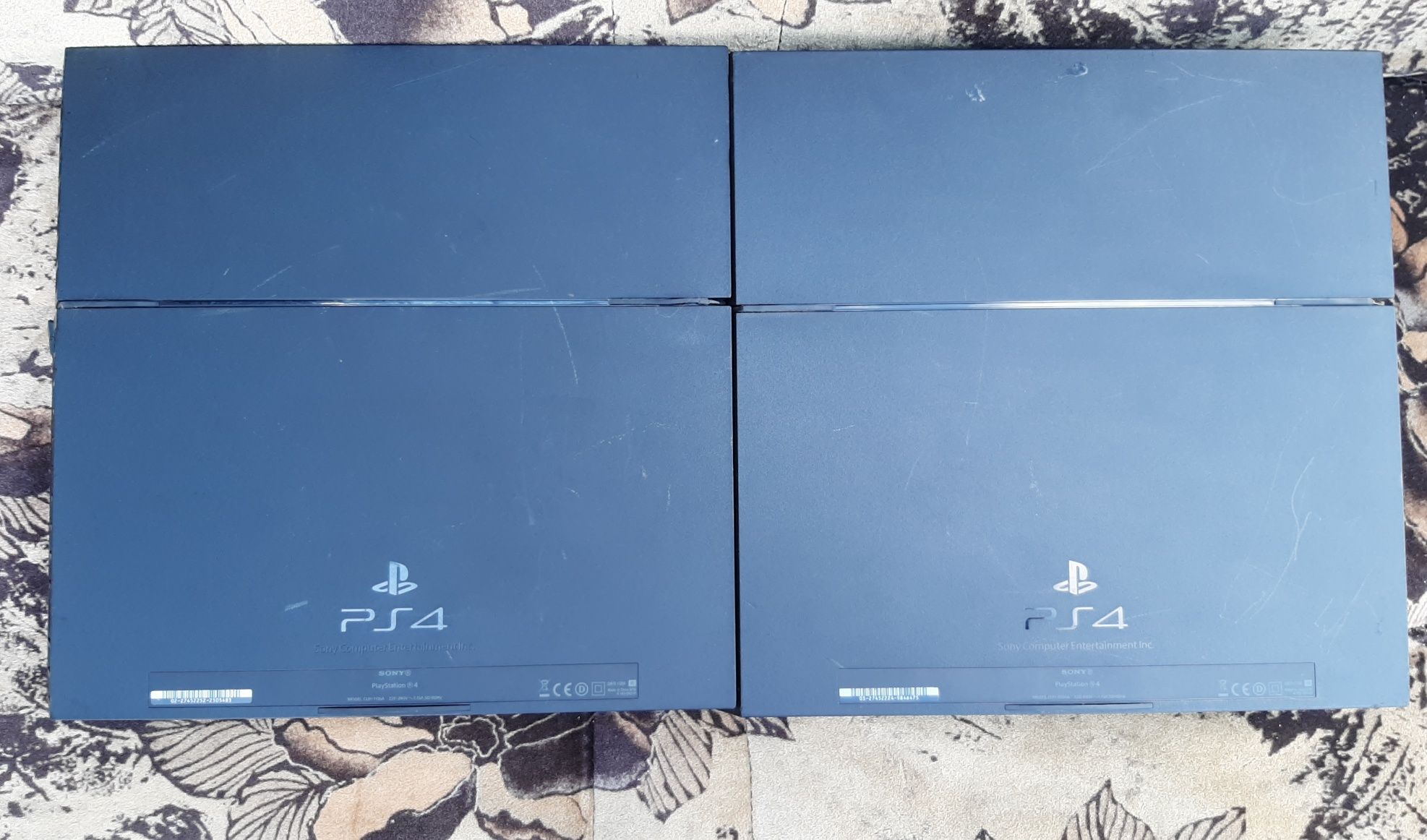 Vând două console PlayStation 4 fat PS4 în stare bună defecte de piese