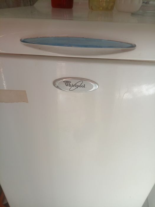 Vand mașină de spălat marca Whirlpool