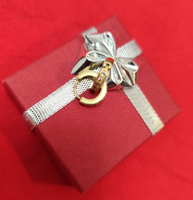 Vând cercei de aur 14k