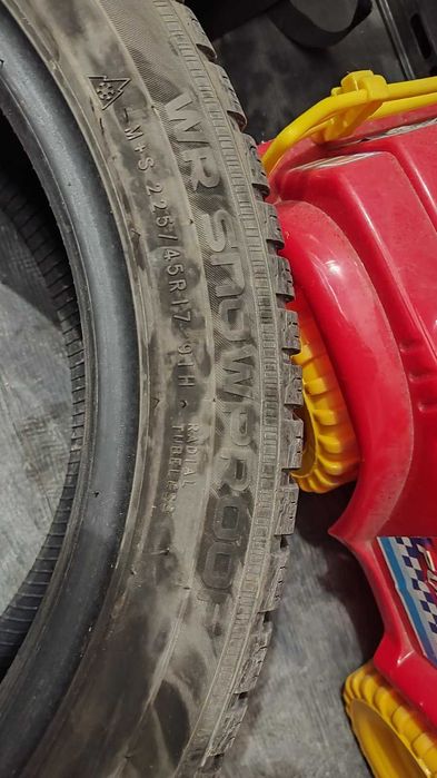 Зимни Гуми Nokian Snowproof 225/45/17 / dot 35-20-4 бр.