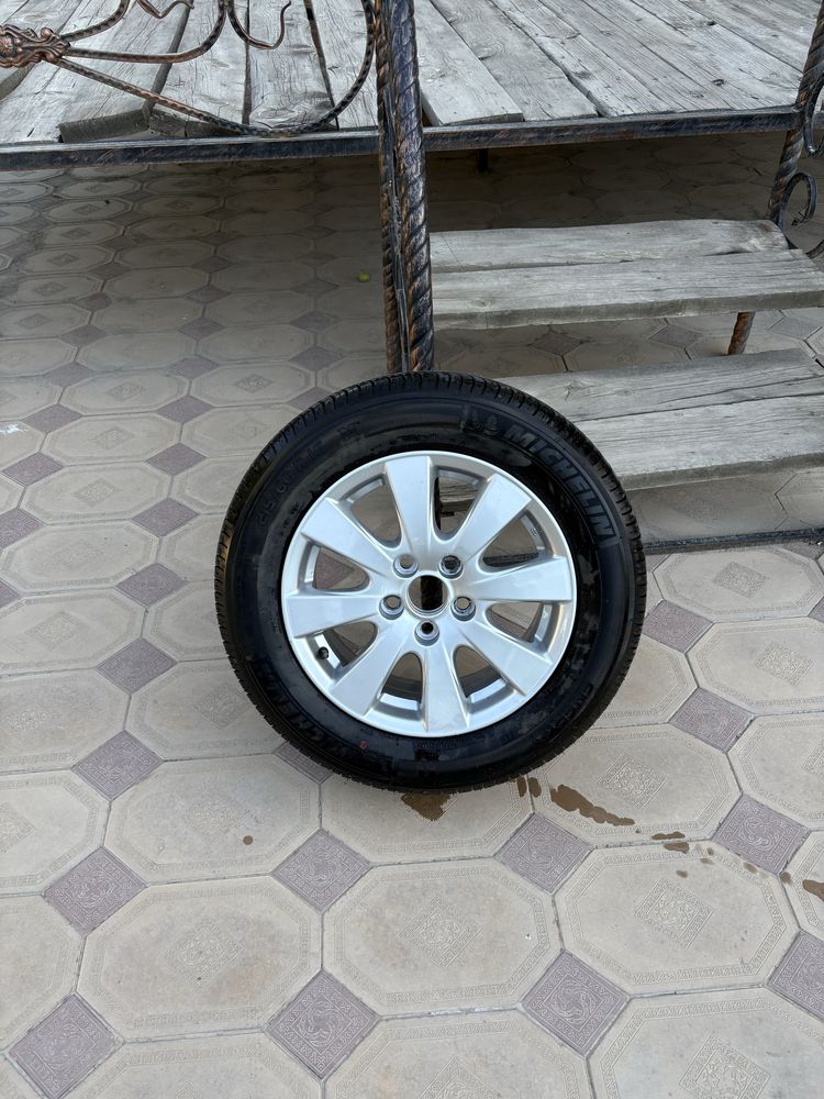 Запаска камри 40-45 как с завода