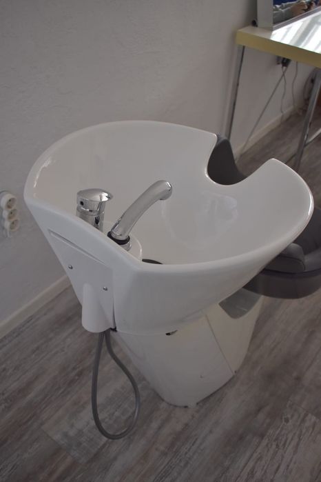 Фризьорски стол с мивка