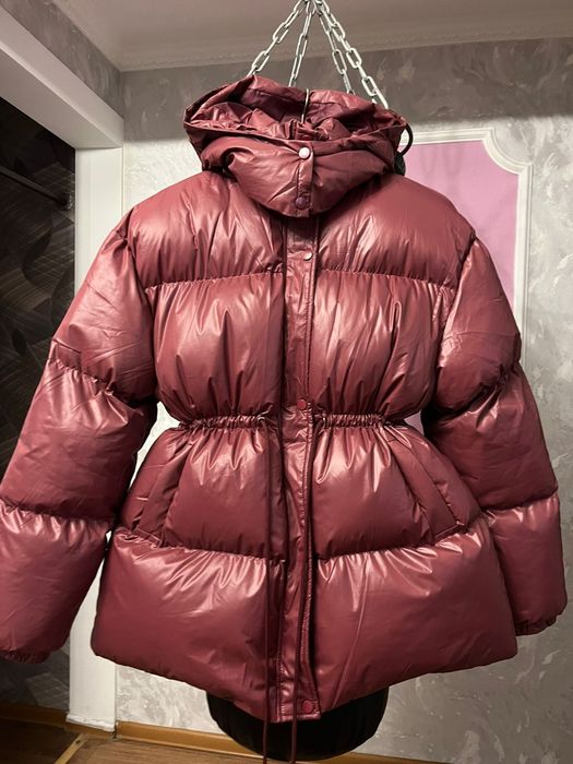 Продам куртку. Новая . размер 48-50. Можно на 52 попробовать.