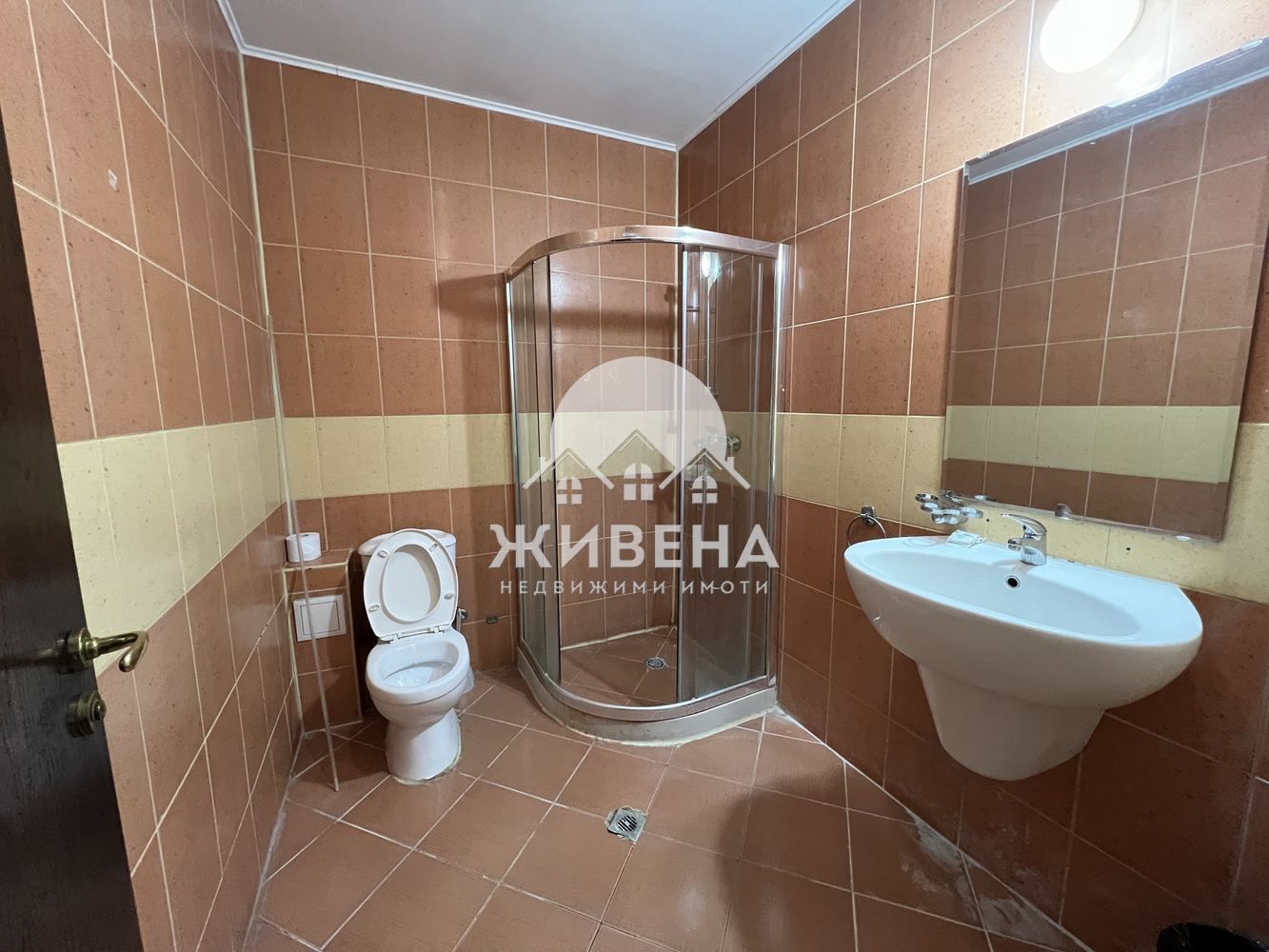 Хотел за продажба, до ЖП гара и Гръцка махала