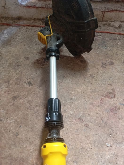 Vnd motocoasă pe baterie