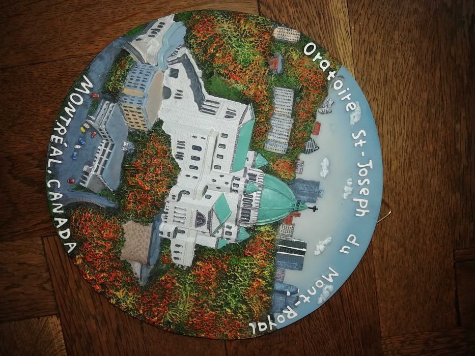 Декоративна чиния от Монреал  Канада,катедралата Свети Йосиф