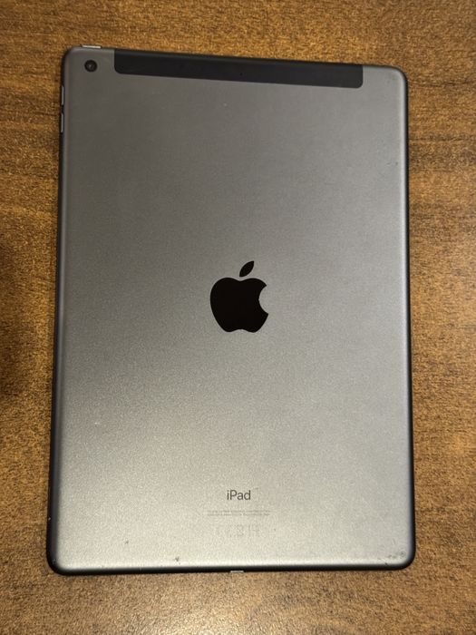 iPad 8 Wifi + 4G, 32GB, чист iCloud, за дисплей