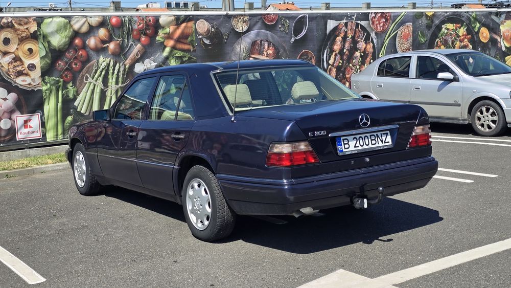 Mercedes-Benz e200