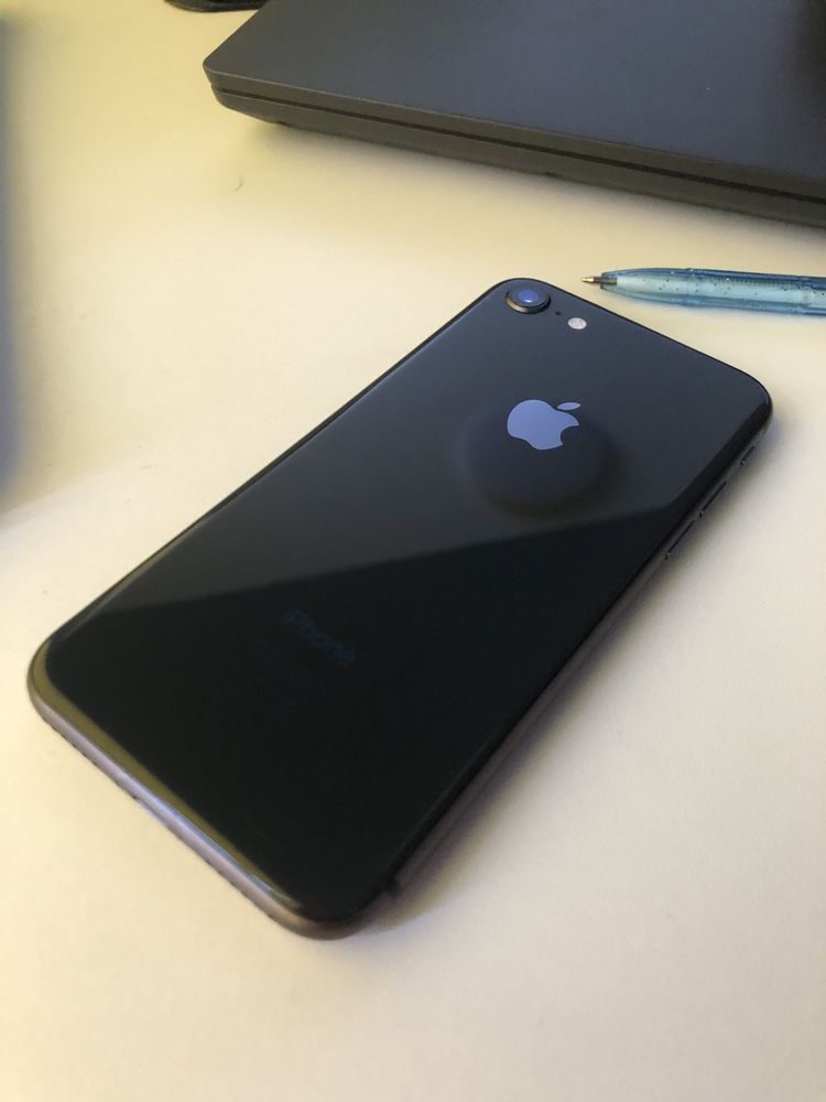 Продам Iphone 8! Торг есть
