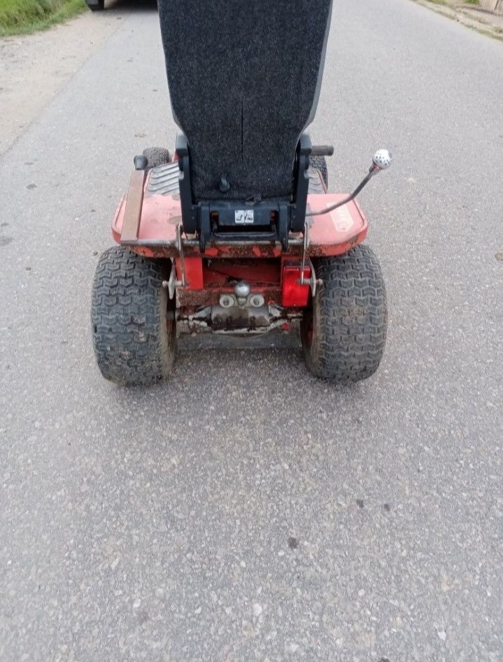 Vând tractor tuns gazon, iarbă countacx pentru copii sau adulți