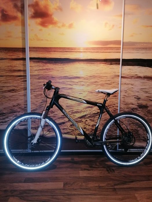 Bicicleta solida usoara, suspensii fata , frane hidraulice disc