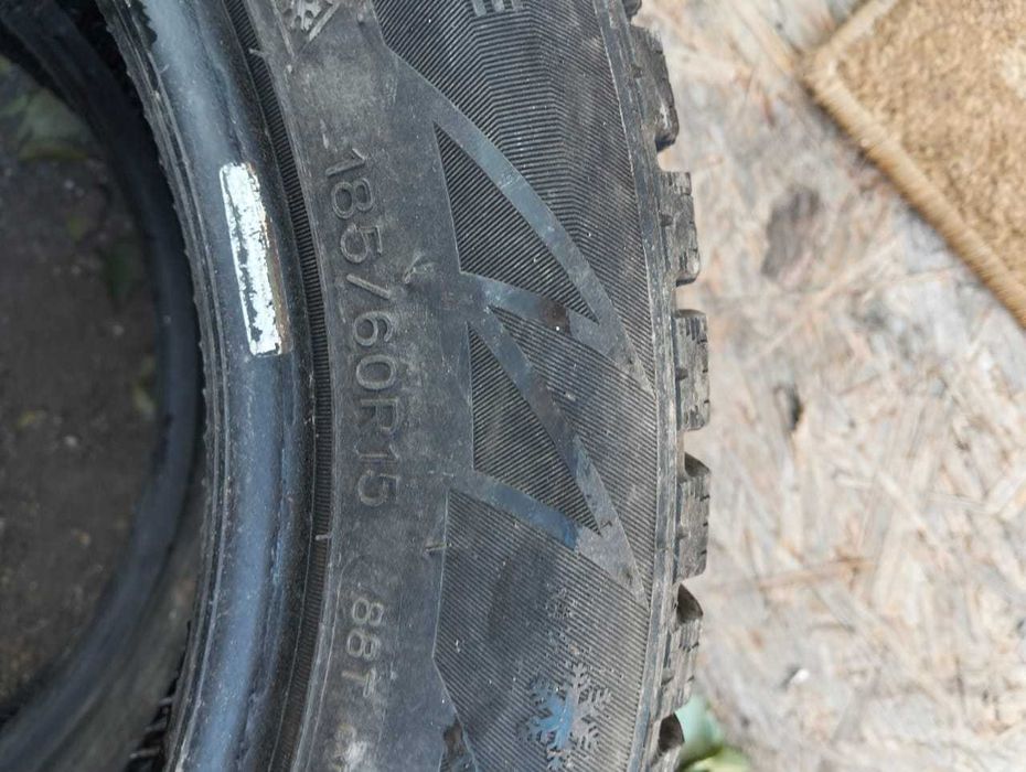Шина зимняя шипованная