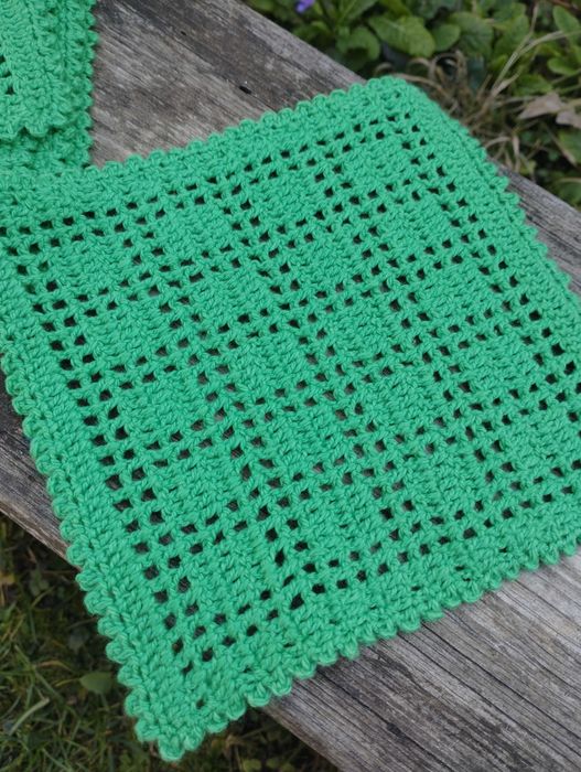 7 бр. подложки за сервиране изплетени на една кука  2 лв./1,02€ за бр.